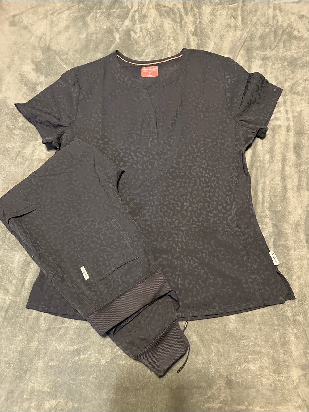 Women’s Cheetah print Scrub set! NWOT
